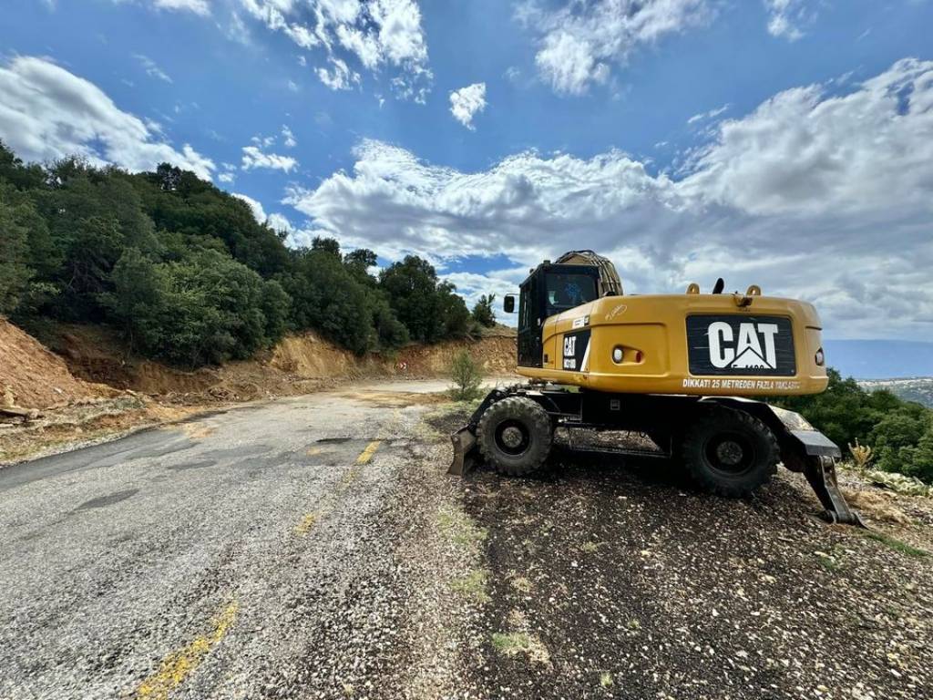 Karacasu Belediyesi Yol Bakım Onarım Çalışmalarına Devam Ediyor